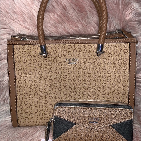 Matching Guess Purse & Wallet - Picture 1 of 7